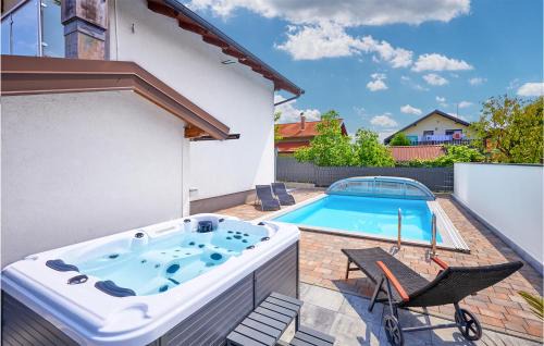 Amazing Home In Dugo Selo in Dugo Selo