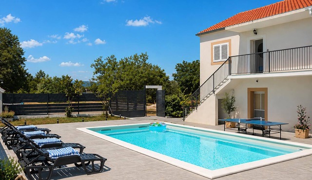 Amazing home in Dugobabe in Dugobabe