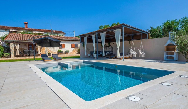 Amazing home in Jadreski with private swimming pool, can be inside or outside