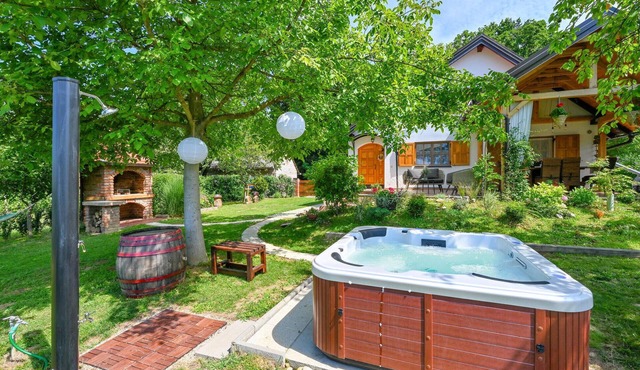 Amazing home in Jalzabet in Jalzabet