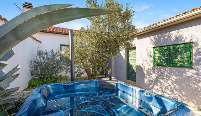 Amazing home in Jezera with WiFi