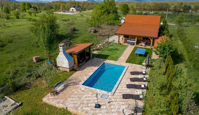 Amazing home in Lovinac with sauna