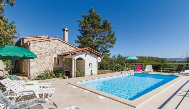 Amazing home in Martinjski