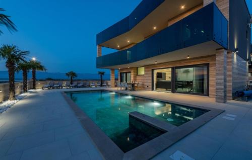 Amazing Home In Privlaka