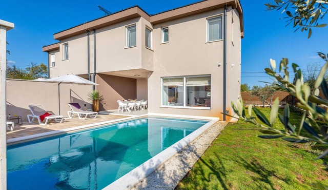 Amazing home in Segotici