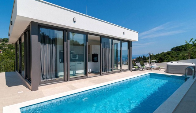 Amazing home in Stomorska in Stomorska