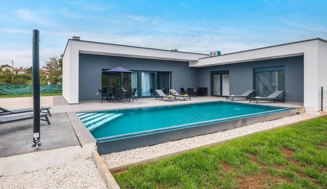 Amazing home in Zminj