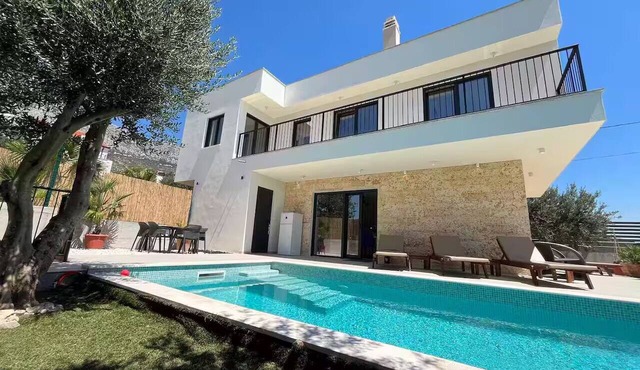 Amazing Villa fjaka Split Kastela w Heated Pool in Kaštel Sućurac