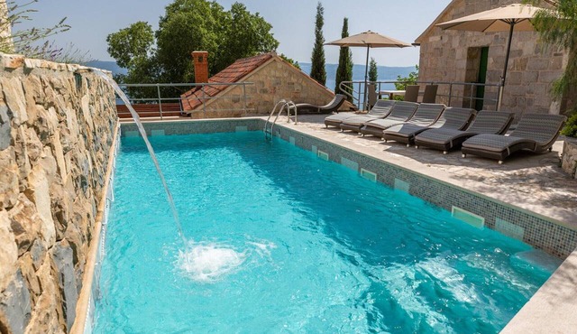 Amazing villa in Omiš with private pool in Omis