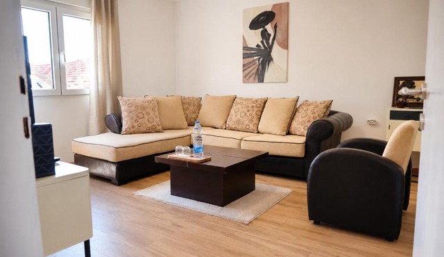 Anna Apartment, Stylish One-Bedroom with Large Balcony and Parking in Nis