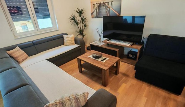 Apartman Batuda Đurđevac,Self check in,5G, Parking,R1,FREE WELLNESS 150m od apartmana uključen u cijenu in Ðurđevac