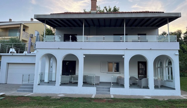 Apartment 2 - Exclusive vacation apartment with sea view and pool in Cižici