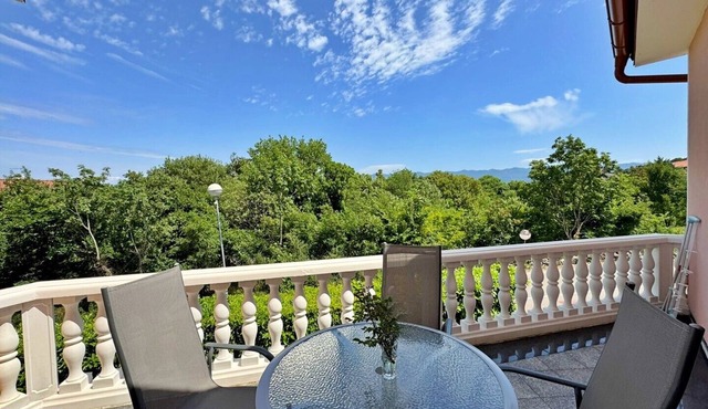 Apartment 250 m from sea, balcony, private parking, BBQ in Soline
