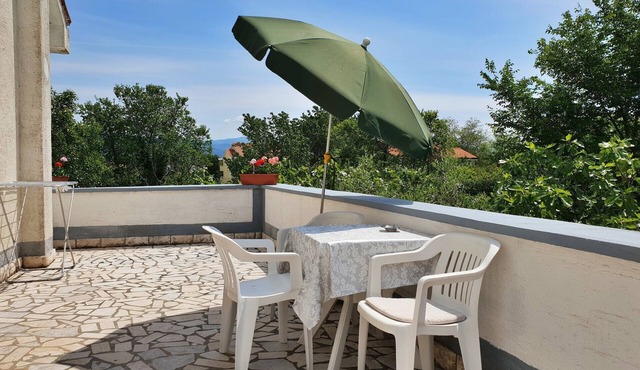 Apartment Bijelic - with balcony, 480 m from the Sea, BBQ grill, private parking, no AC in Šilo