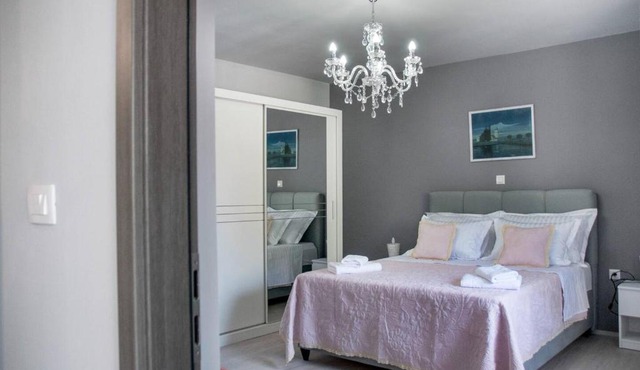 Apartment Bruna-Balcony & Free Parking near Split in Solin