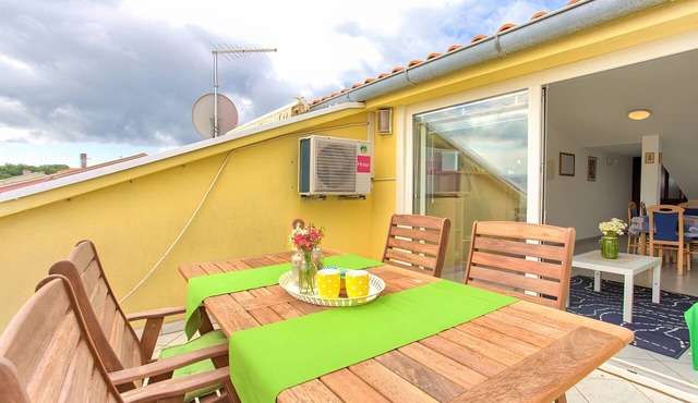 Apartment 'Daniela with Sea View' with Sea View, Wi-Fi and Air Conditioning in Porat