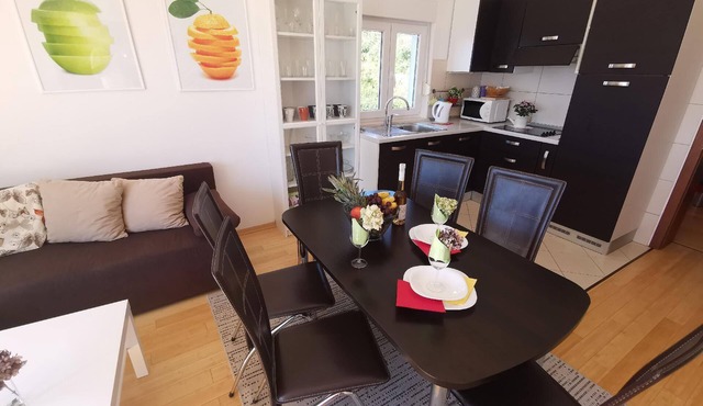 Apartment for 6 persons with terrace and sea view