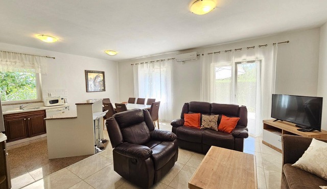 Apartment for 8 persons, 150m from the beach