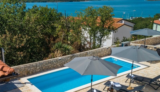 Apartment GIA with heated pool and sea view in Klimno