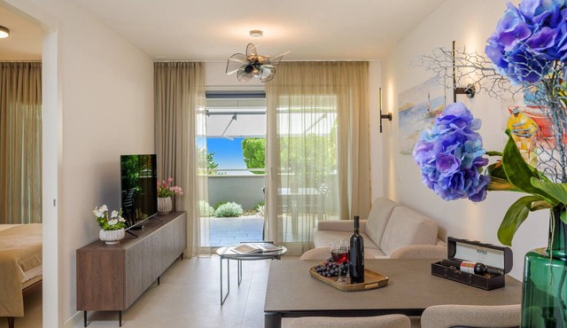 Apartment 'Green Eden' with Sea View, Wi-Fi and Air Conditioning