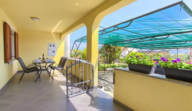 Apartment 'Ivan' with Private Terrace, Wi-Fi and Air Conditioning in Porat