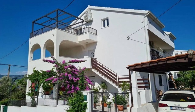 Apartment Ivica - Three Bedroom Apartment with Terrace in Arbanija