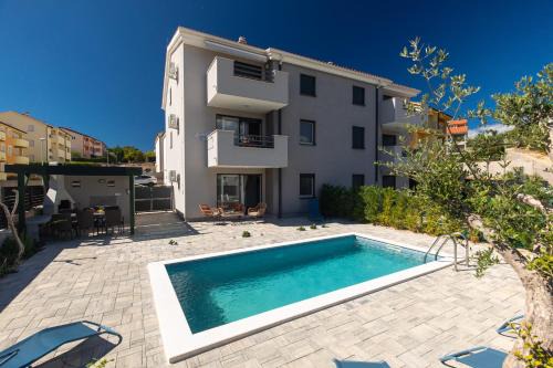 Apartment PATRICK with private pool in Čižići