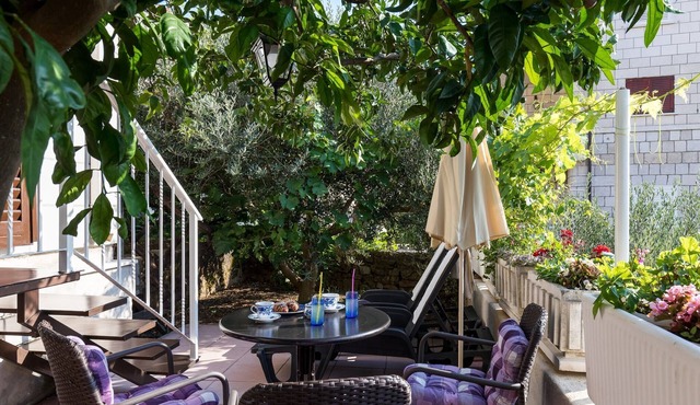 Apartment Vukic - Studio Apartment with Terrace and Garden View in Dubrovnik