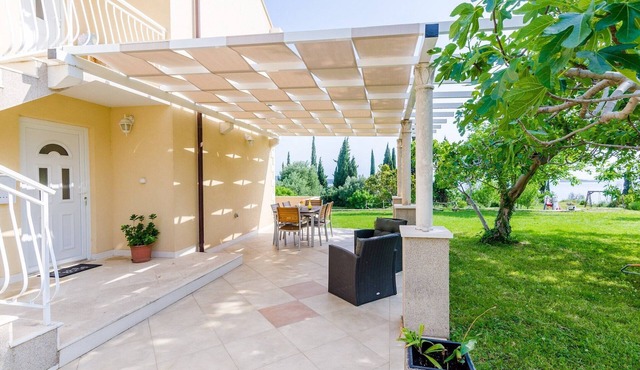 Apartment with 1 room and terrace in Mlini