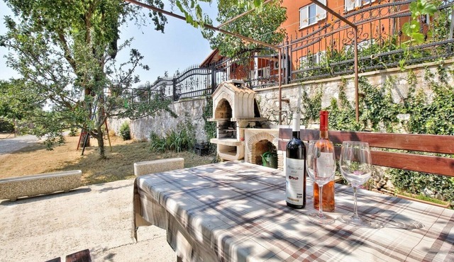 Apartment with green view in Valica