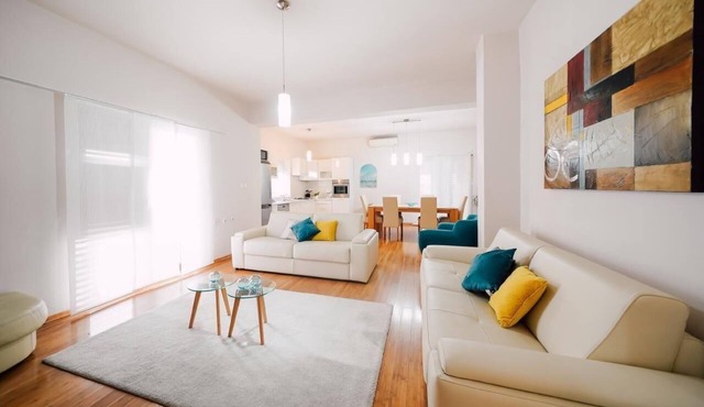 Apartment with hot tub