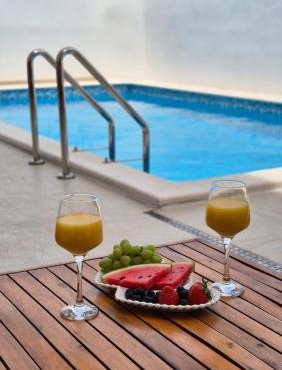 Apartment with private swimming pool in Split
