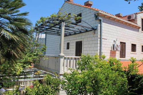 Apartments and Rooms Villa Mir in Zaton