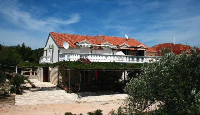 Apartments and rooms with parking space Jezera - Murter - 5082 in Jezera