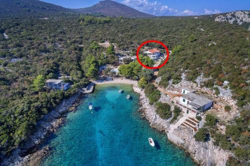 Apartments by the sea Cove Milna - Zastrazisce, Hvar - 17417 in Zastražišće