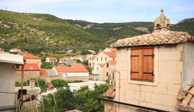 Apartments by the sea Komiza, Vis - 3035 in Komiža