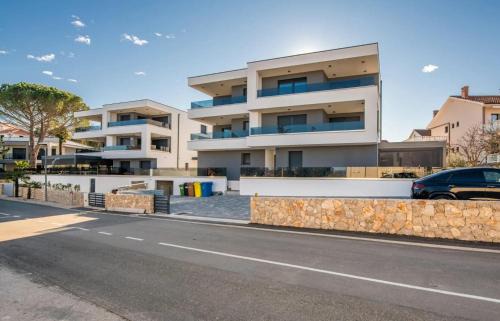 Apartments by the sea Vantacici, Krk - 21690 in Malinska
