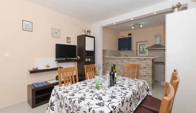 Apartments Caric in Ivan Dolac