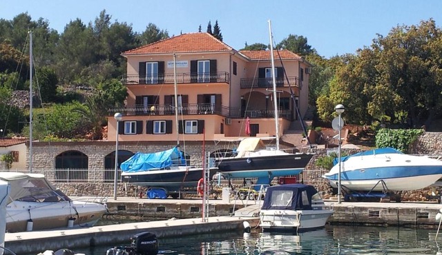 Apartments Dora, with a beautiful view of the bay, near the sea and center