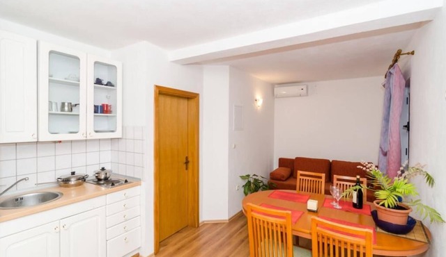 Apartments Ereš Žuronja