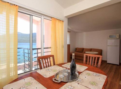 Apartments Ere Zuronja-One-Bedroom Apartment with Sea View 2 in Putniković