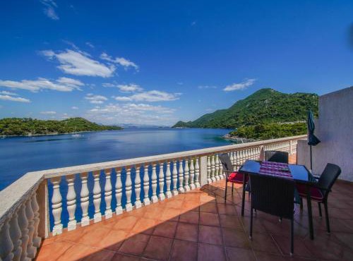 Apartments Filipovi - One Bedroom Apartment with Terrace and Sea View A3 in Sobra