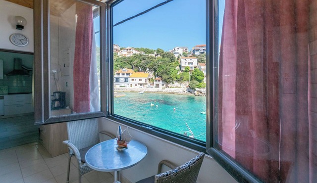 Apartments First row (97721-A1) - Zavalatica in Zavalatica
