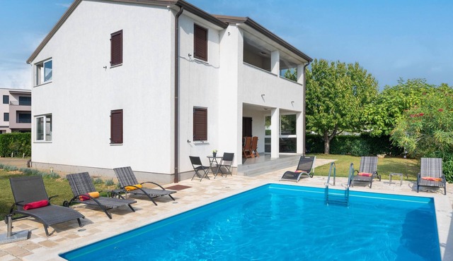 Apartments Heidi with shared Pool (Ap 1) in Nova Vas