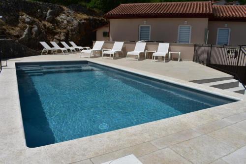APARTMENTS La-Li-Nea -top location 5 minute WALK BEACH STRAND