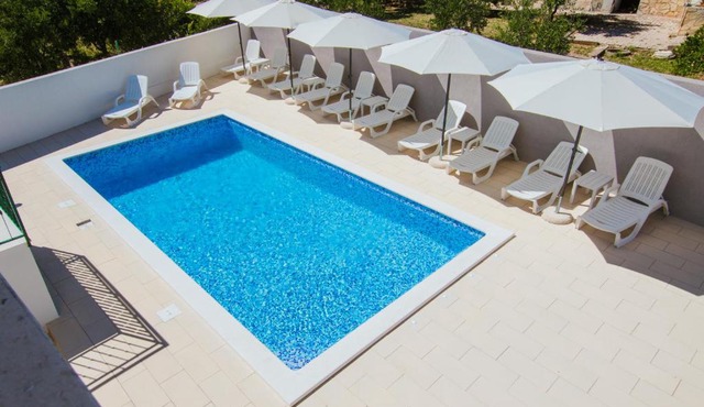 Apartments M in Seget Vranjica