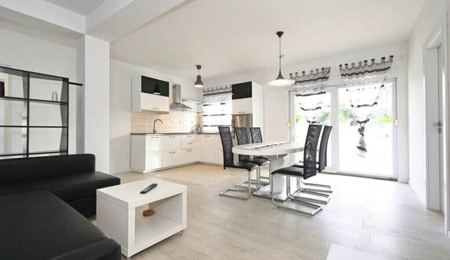 Apartments Matković- Two Bedroom Apartment with Balcony(Apt1) in Sveti Filip i Jakov