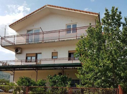 Apartments Majić in Kaštela