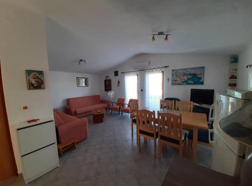 Apartments Mira in Tkon