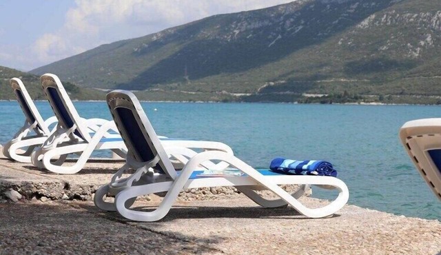 Apartments More & Ja - One Bedroom Apartment with Terrace and Sea View (1. istok)